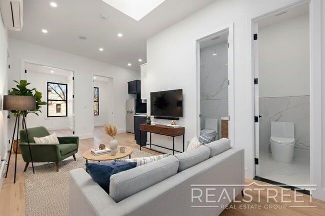 Building Photo - Jefferson