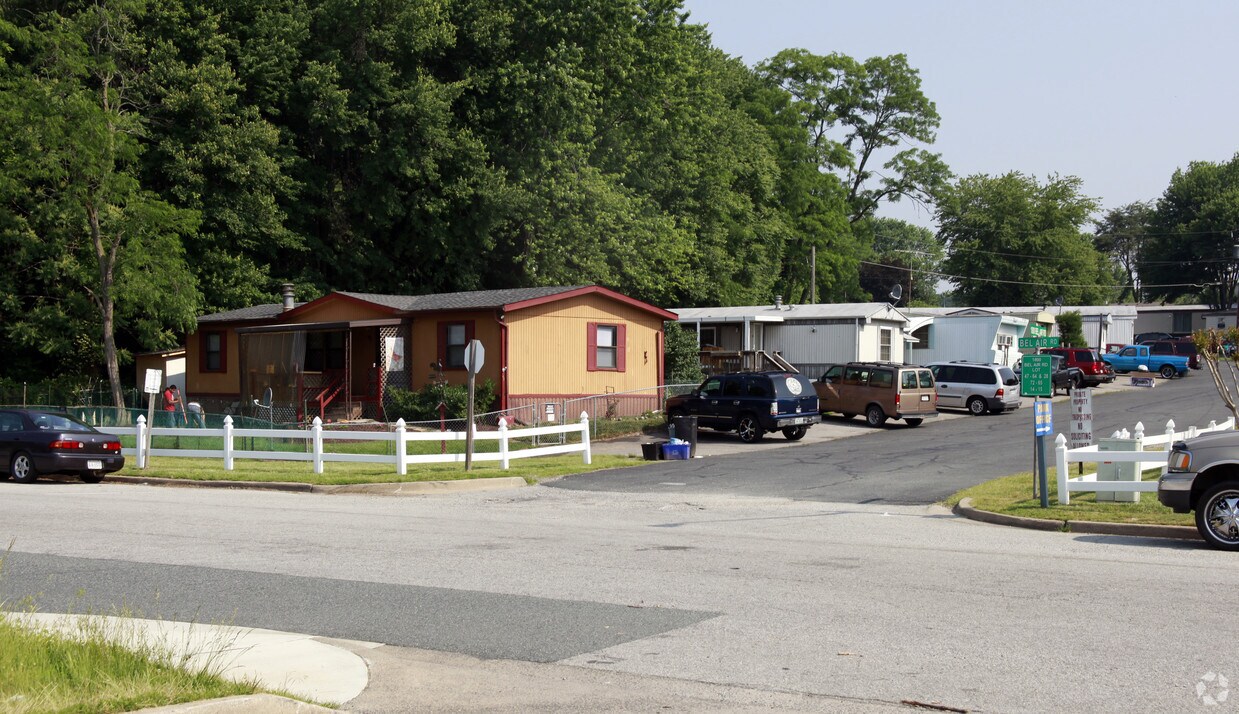 Bel Aire Moblie Home Park Apartments in Woodbridge, VA