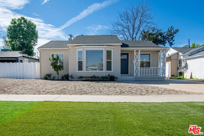 Foto del edificio - 17638 Welby Way