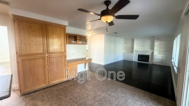 Foto del edificio - 3140 Crestline Dr