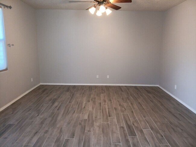 Foto del edificio - 3 Bedroom, 2.5 Bathroom Home! Schedule a Showing Today!