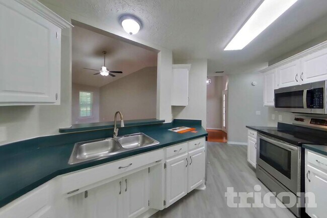 Building Photo - 2103 Academy Way