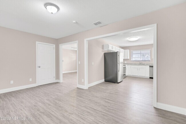 Foto del edificio - 611 Grove Park Blvd