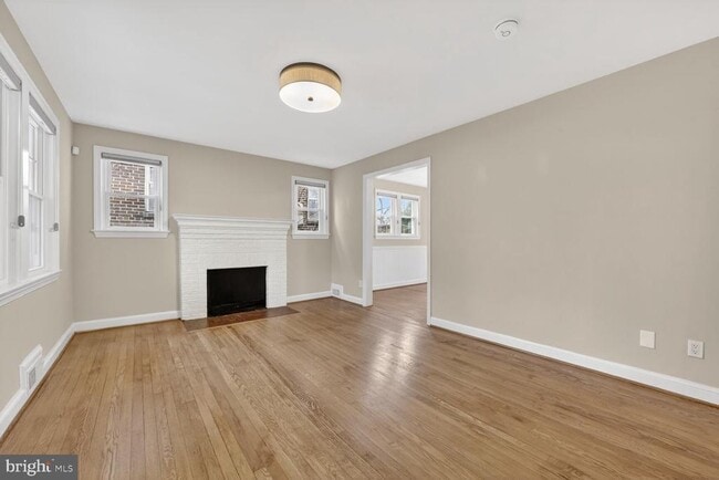 Building Photo - 4428 Butterworth Pl NW