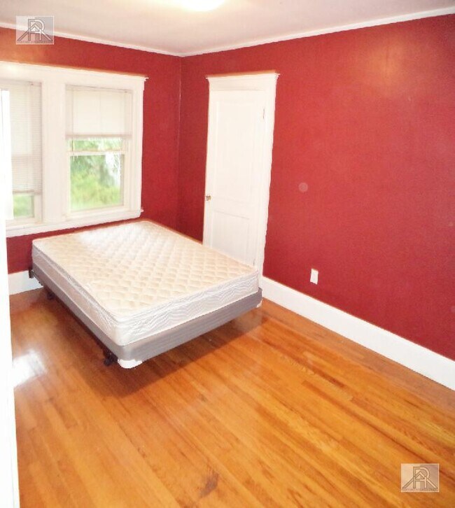 Foto del edificio - 6 bedroom in Newton MA 02467