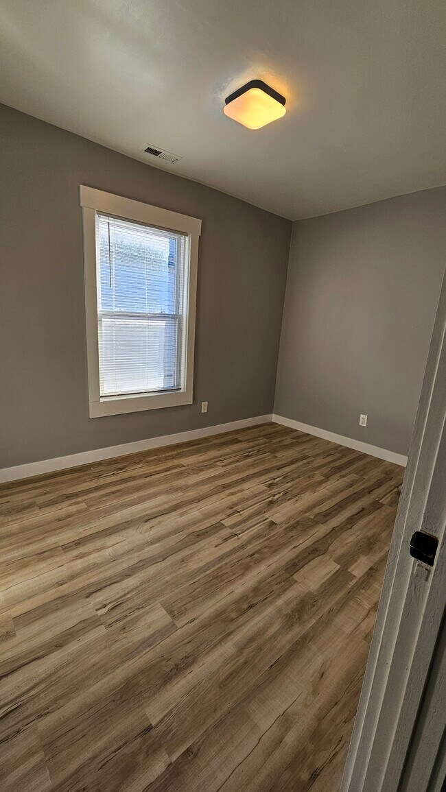 Foto del edificio - 4225 W Augusta Blvd