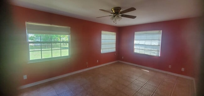Building Photo - 131 SE Serenata Ct