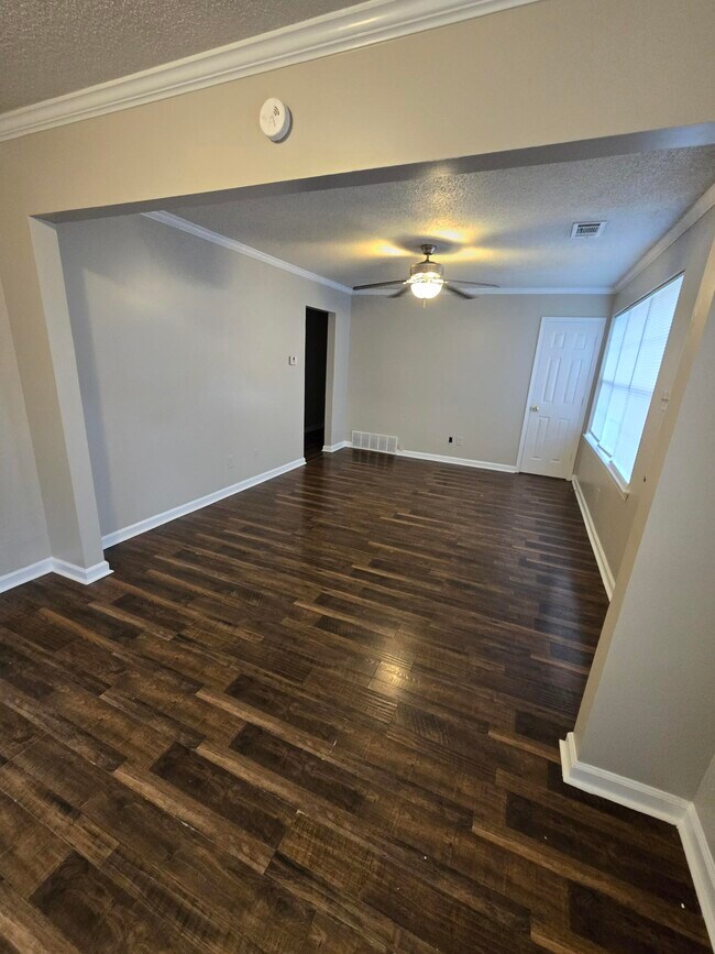 Foto del edificio - 4355 Bayliss Ave