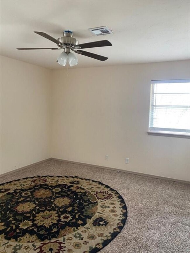 Building Photo - 939 S Meadow Ln