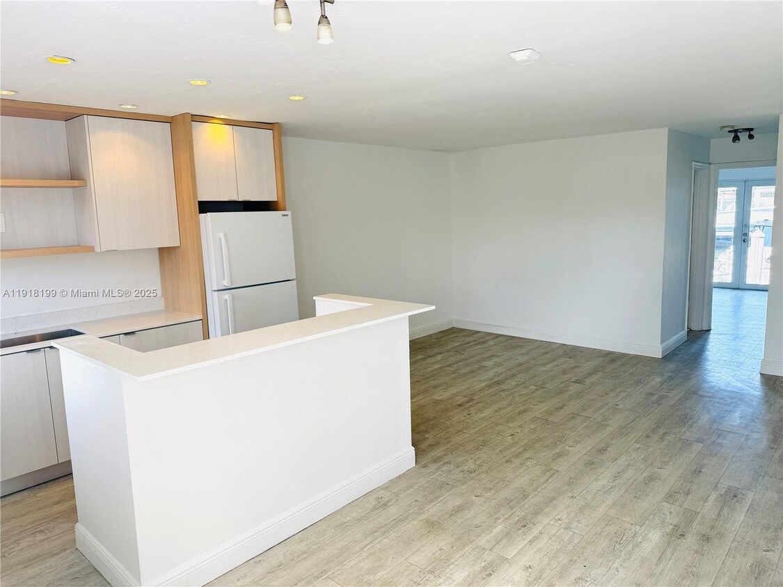 Foto principal - 2185 NE 123rd St