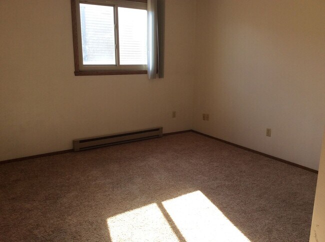 Building Photo - Ground floor 1 bed, 1 bath