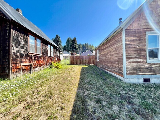 Foto del edificio - Charming Ronald Cabin Available through Ma...