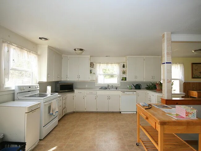 Foto del edificio - 734 Powell Creek Rd