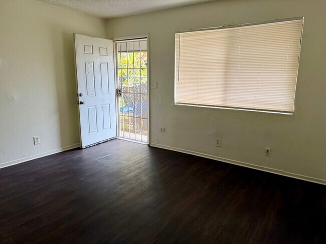Foto del edificio - 489 S Backer Ave