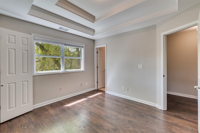 Building Photo - 1579 Laurel Park Pl SW