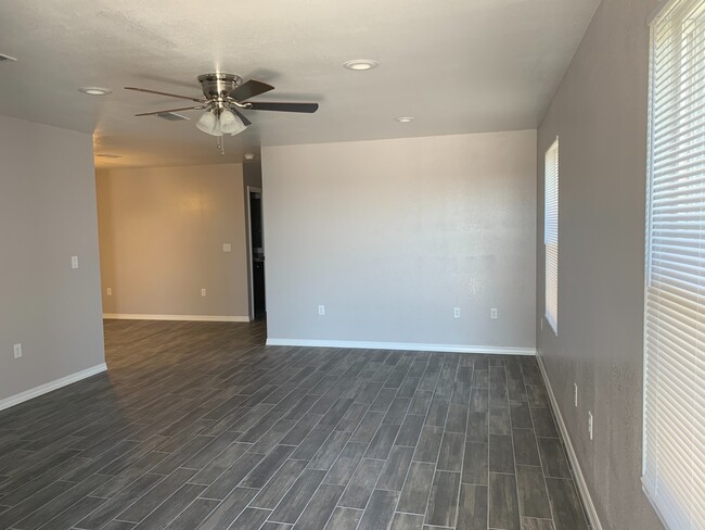 Building Photo - rf2620