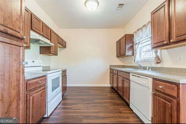 Building Photo - Room in Townhome on Pounds Dr