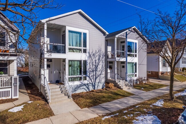 Riverside Park residents rent in duplexes and small apartment buildings.