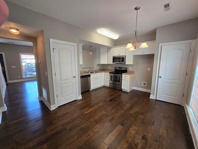 Foto del edificio - 706 Pebble Stone Ct