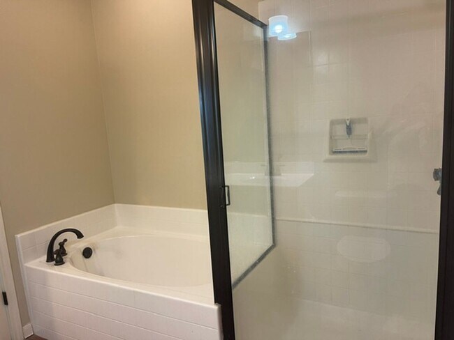 Foto del edificio - 4424 105th St