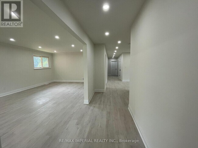 Building Photo - 181 Wedgewood Dr