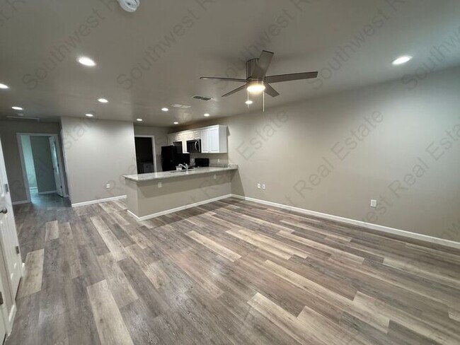 Foto del edificio - Brand New Duplex!