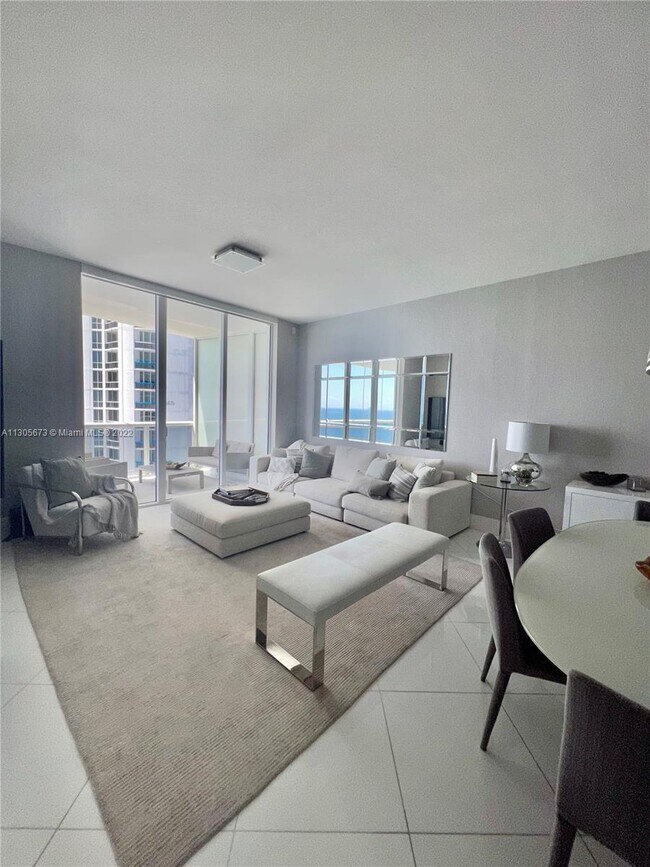 Foto del edificio - 15901 Collins Ave