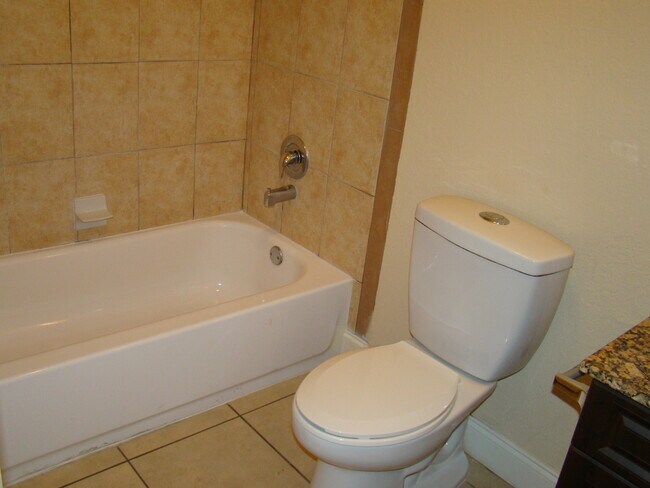 Building Photo - Exclusive Offer: Reduced Rates Now Availab...