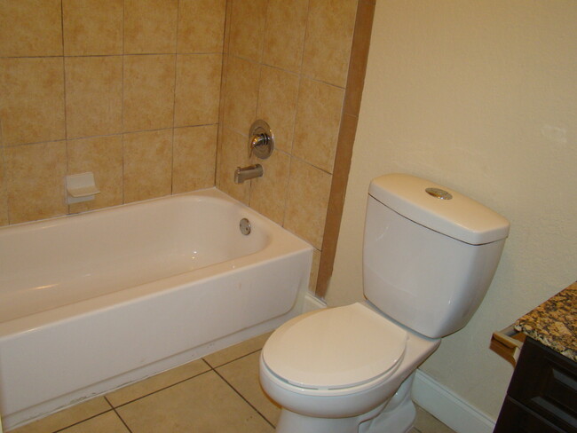Building Photo - PRIME Location, Competitive Prices & 1 Mon...