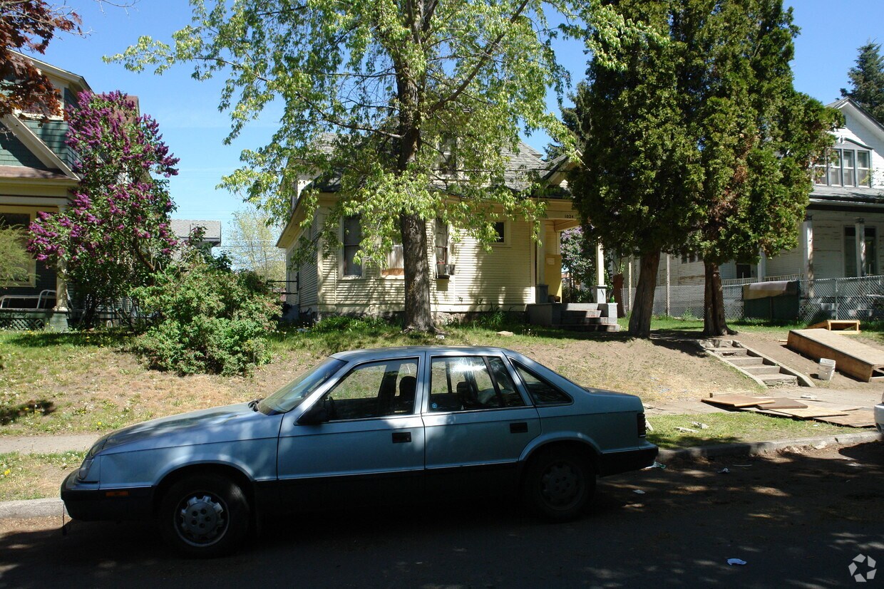Building Photo - 1024 W Augusta Ave
