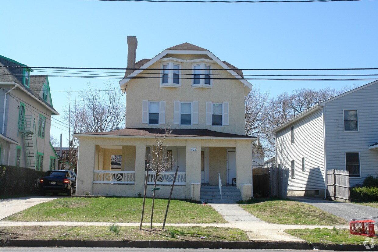 Building Photo - 5 4th Ave