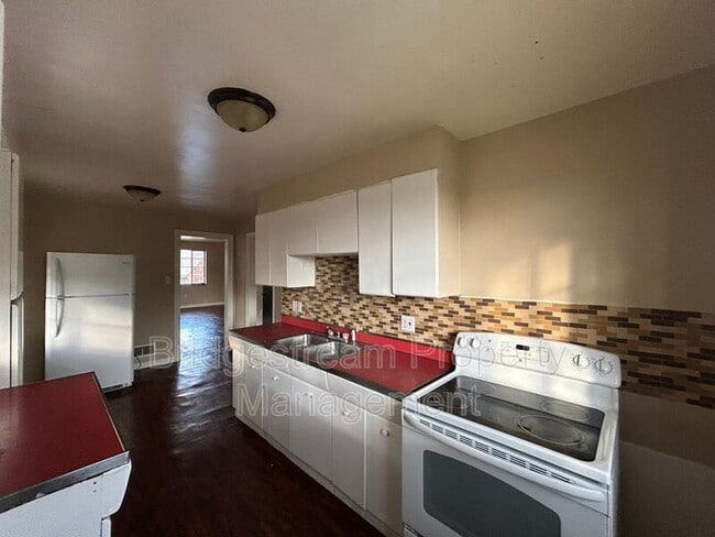 Building Photo - 960 Sherwood Dr