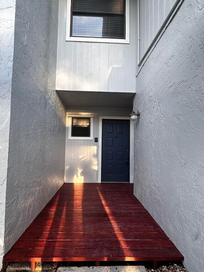 Building Photo - 1715 Woodbridge Lakes Cir