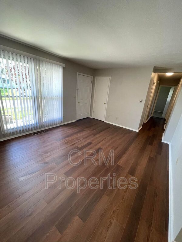 Building Photo - 700 Maumee Dr