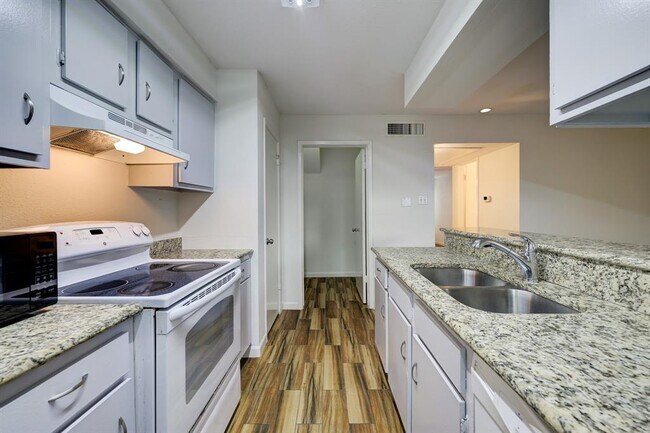 Foto del edificio - 5807 Beverly Hill St