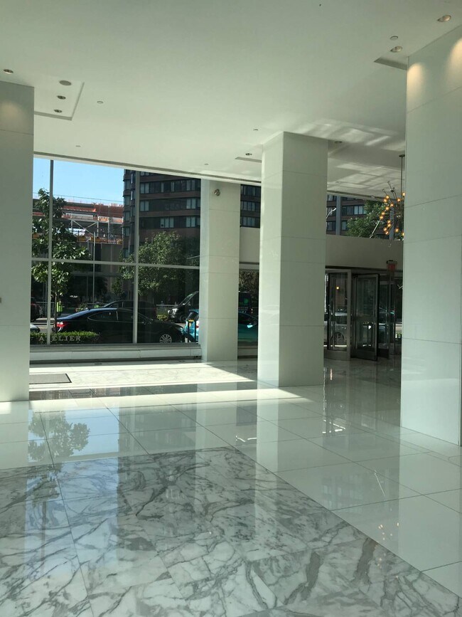 Foto del edificio - 635 W 42nd St