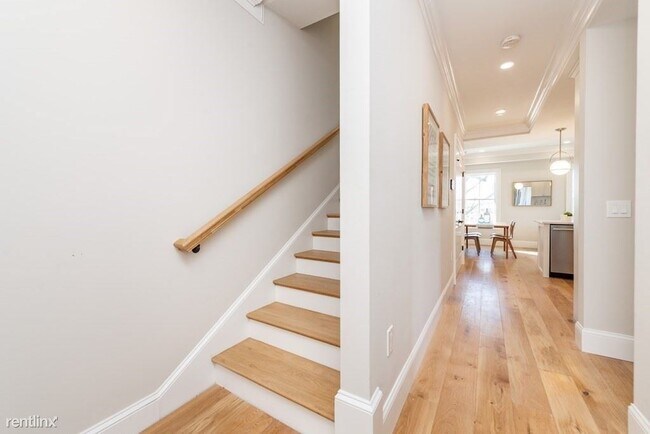 Foto del edificio - 3 br, 2 bath House - 106 Forest Hills St 203