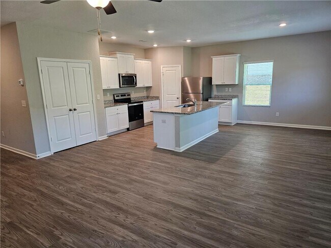 Building Photo - 303 Augusta Woods Dr