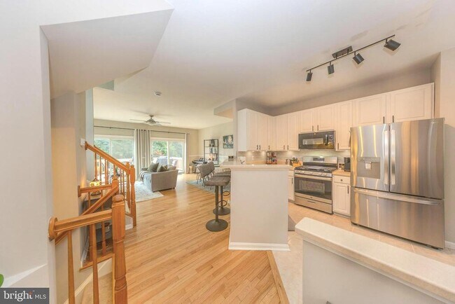 Building Photo - 11585 Nellings Pl