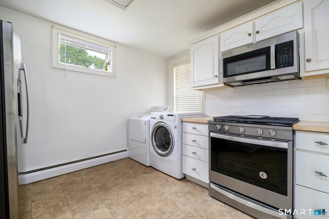 Building Photo - 18 Elm Tree Pl