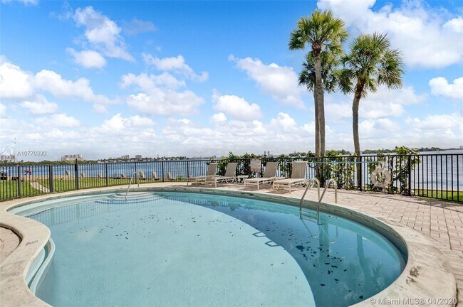 Building Photo - 7751 NE Bayshore Ct