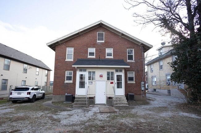 Building Photo - 425 E Cherry St