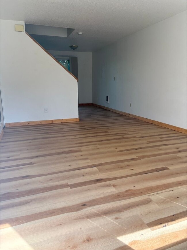 Building Photo - 3039 SE 38th Ct