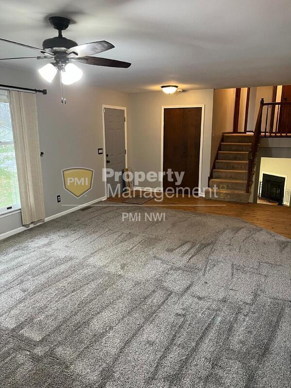 Foto del edificio - 527 Timberwood Ln