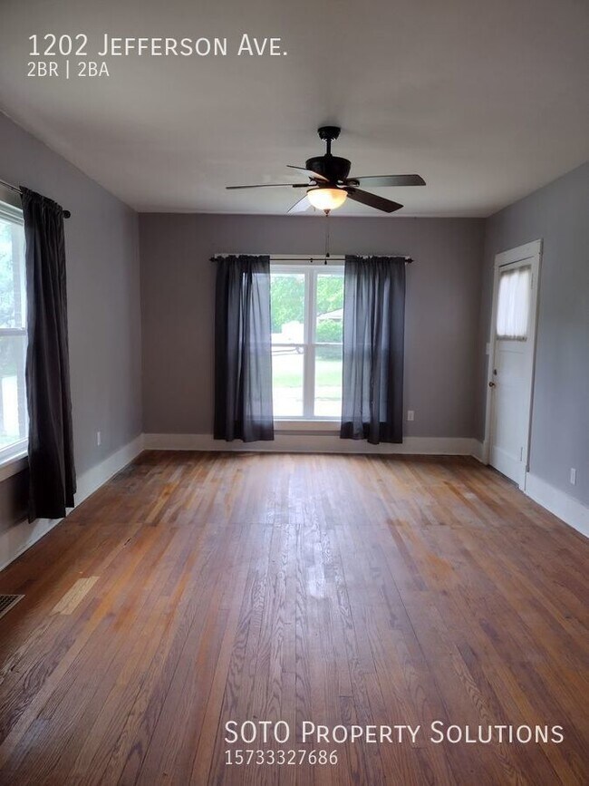 Building Photo - 2BD/2BA Spacious House