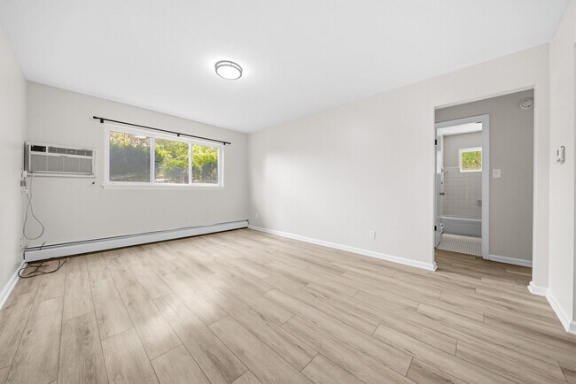 Foto del edificio - 587 54th St SE