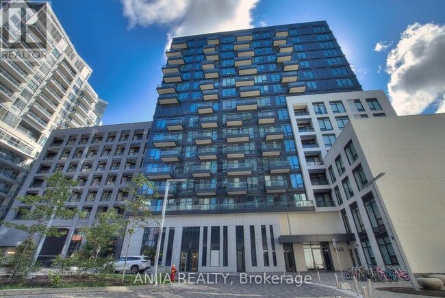 Building Photo - 8868 Yonge St