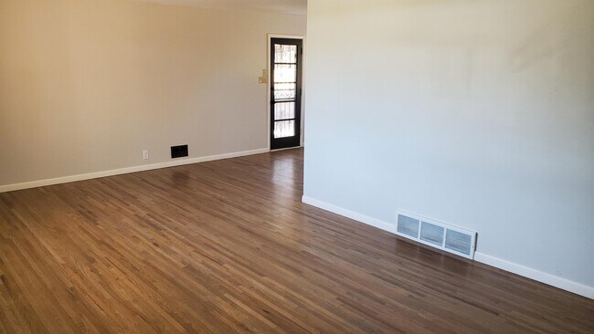 Building Photo - 5361 E Jewell Ave