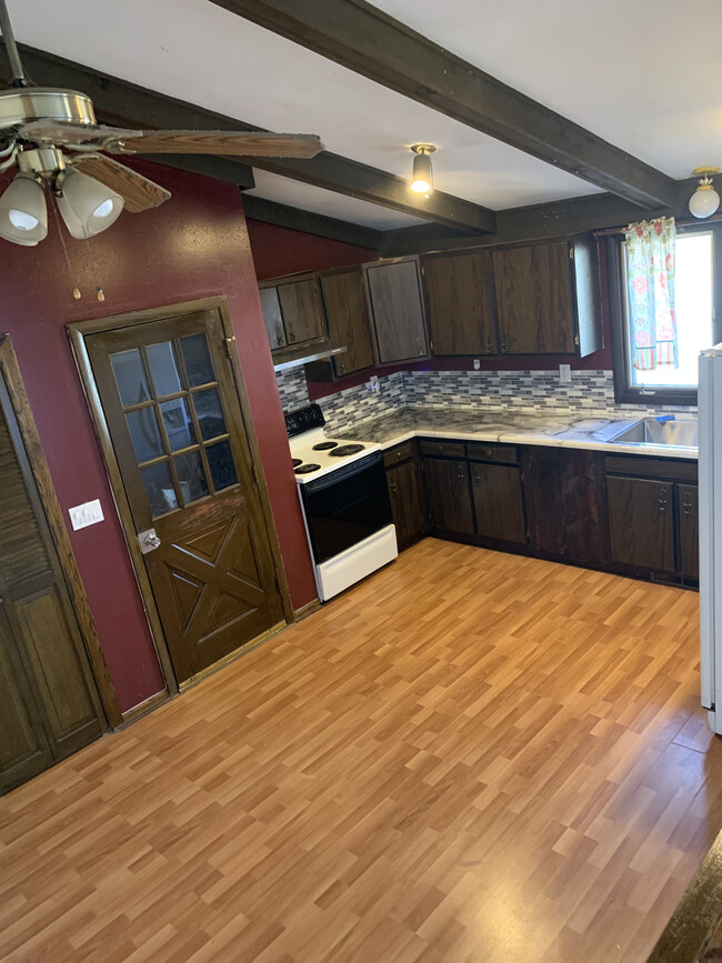 Kitchen - 1213 E Airport Rd