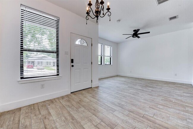 Foto del edificio - 5121 Southwind St
